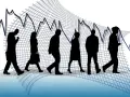 Silhouettes de personnes marchant sur un graphique boursier en baisse, symbolisant un licenciement pour suppression de poste.
