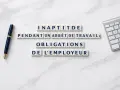 Inaptitude pendant arrêt de travail : obligations de l'employeur. Stylo et clavier sur fond marbre.