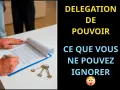 Signature d'un document important, symbolisant une subdélégation de pouvoir. Des clés sont posées à côté, suggérant une transaction immobilière ou une nouvelle responsabilité.