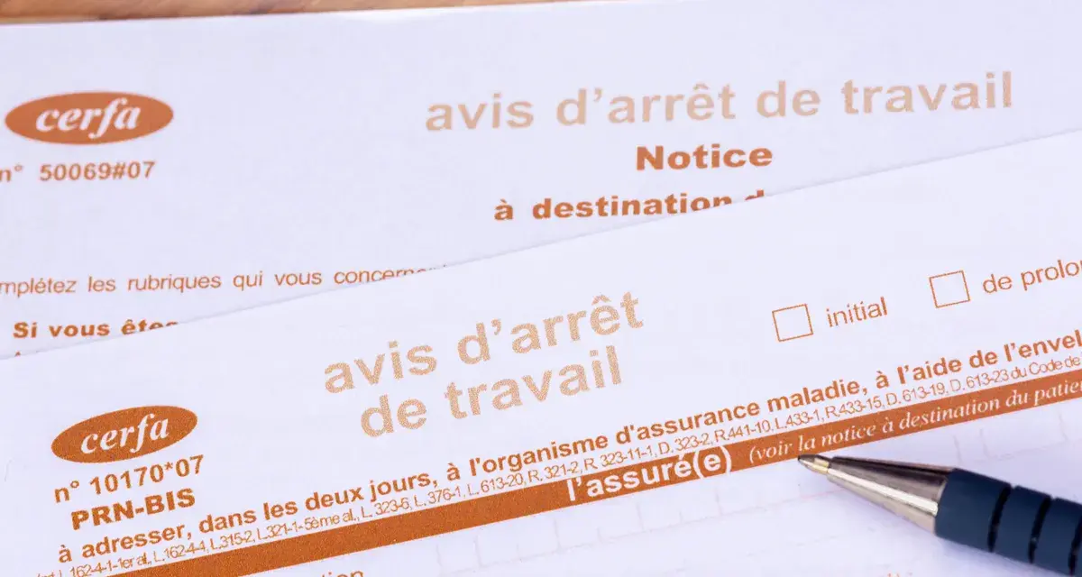 Avis d'arrêt de travail Cerfa. Le document indique une prolongation possible après un arrêt maladie, avec une mention pour un retour le lundi.