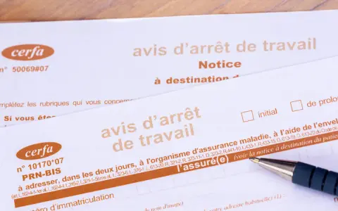 Avis d'arrêt de travail Cerfa. Le document indique une prolongation possible après un arrêt maladie, avec une mention pour un retour le lundi.