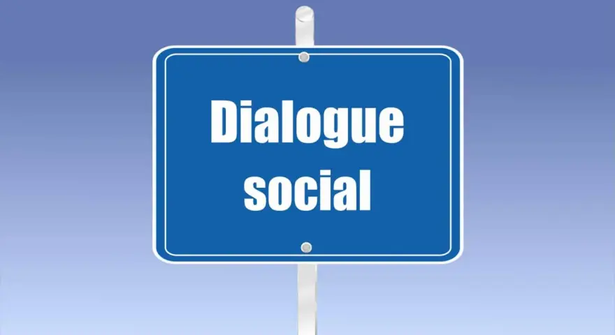 Panneau bleu indiquant "Dialogue social". Un résumé de la loi Rebsamen, axé sur le dialogue social.