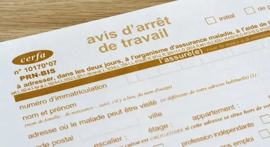 Avis d'arrêt de travail. La question "le médecin conseil peut-il m'obliger à reprendre le travail ?" est au cœur de ce document administratif.