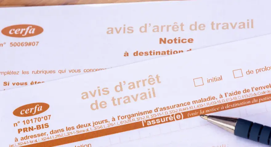 Avis d'arrêt de travail Cerfa. Le document indique une prolongation possible après un arrêt maladie, avec une mention pour un retour le lundi.