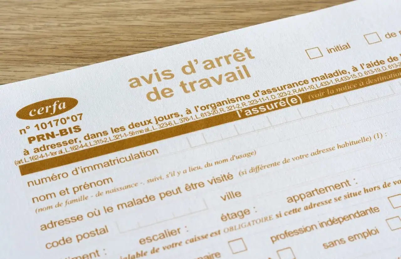 Avis d'arrêt de travail, document Cerfa pour la suspension des indemnités journalières par le médecin conseil.